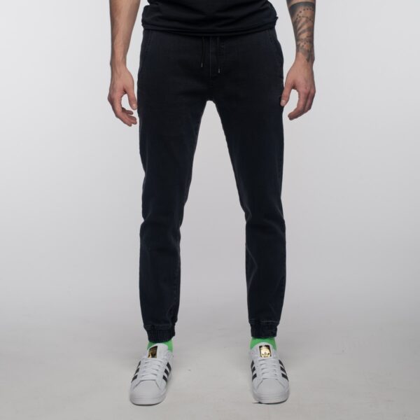 Czarne spodnie jeansowe joggery