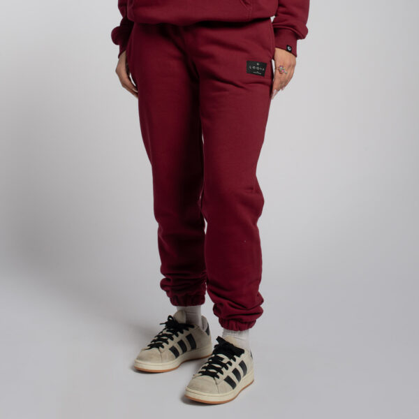 Bordowe spodnie damskie z naszywką Legia 1916