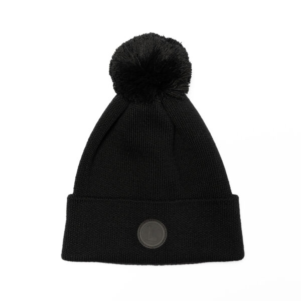 Czarna czapka zimowa z pomponem eLka