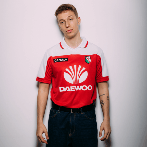 Czerwona koszulka Retro z sezonu 2000/2001